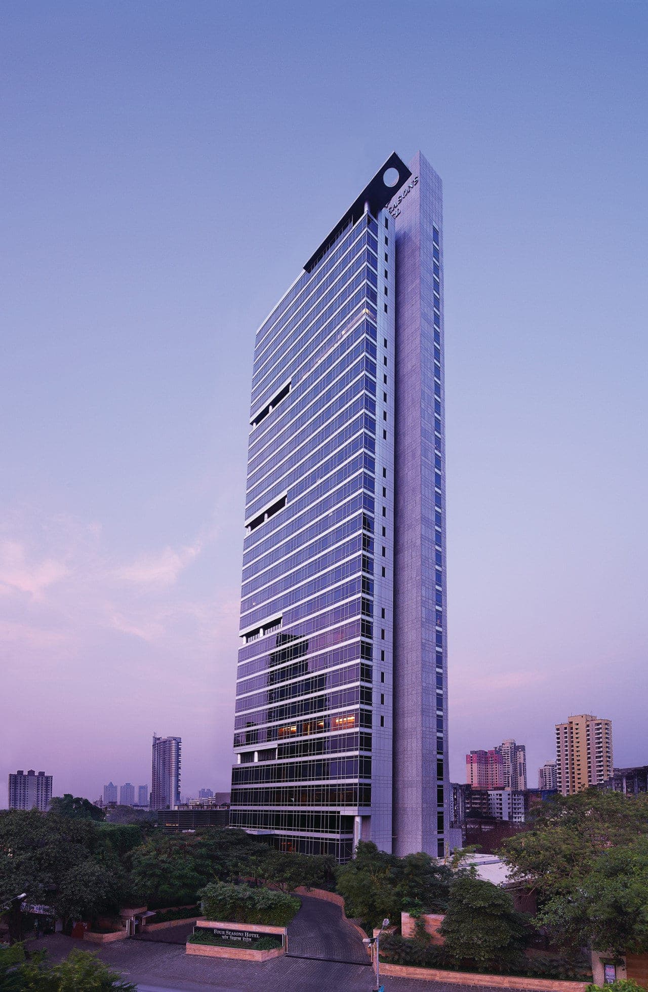 Four Seasons Hotel Mumbai: MUM Exterior
