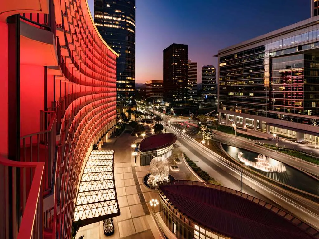 Fairmont Century Plaza: On Site Outdoor/Exterior Exterior View of Building