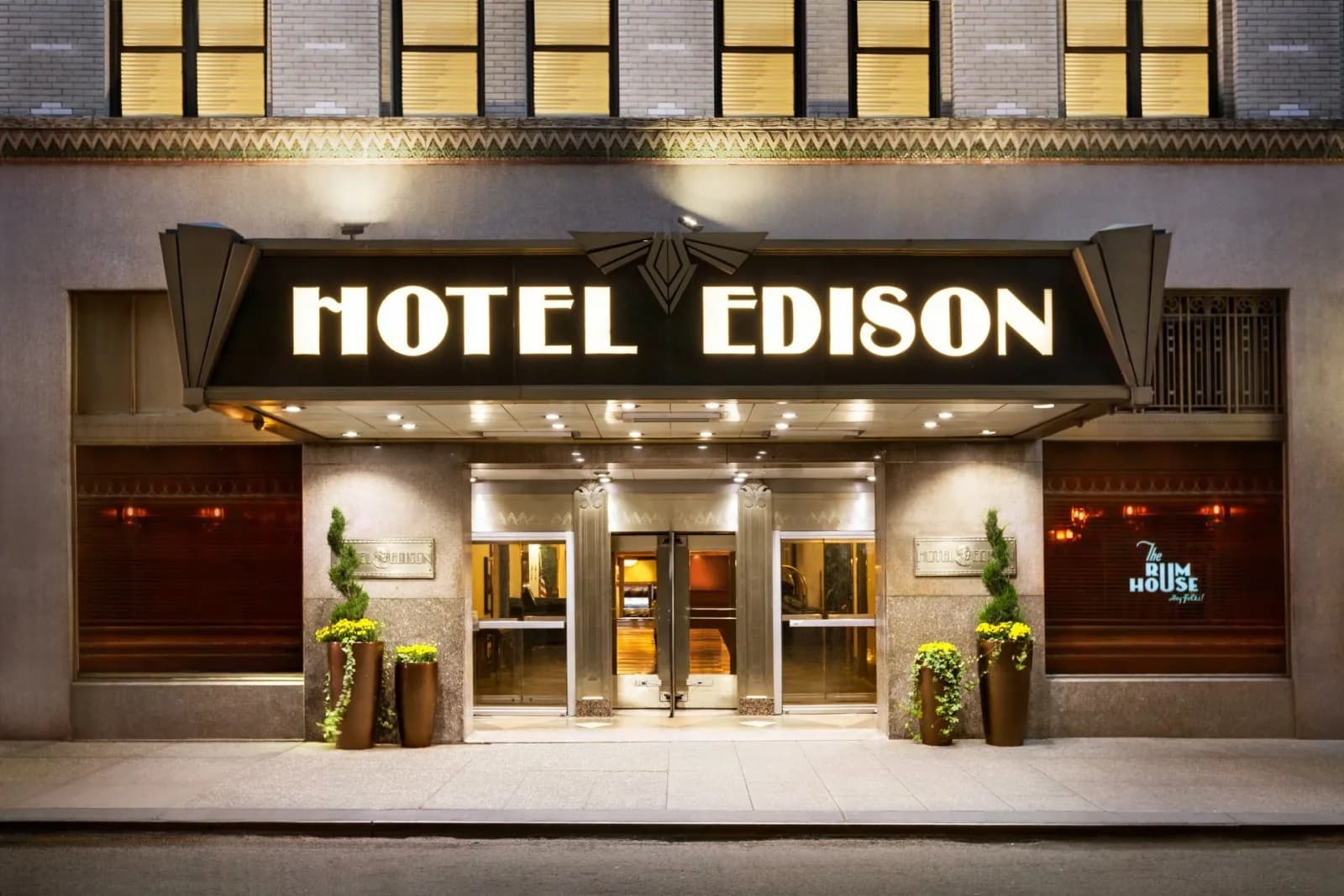 Hotel Edison Times Square: Hotel Exterior Of