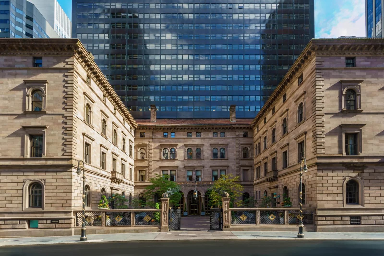Lotte New York Palace: Lotte New York Palace Exterior
