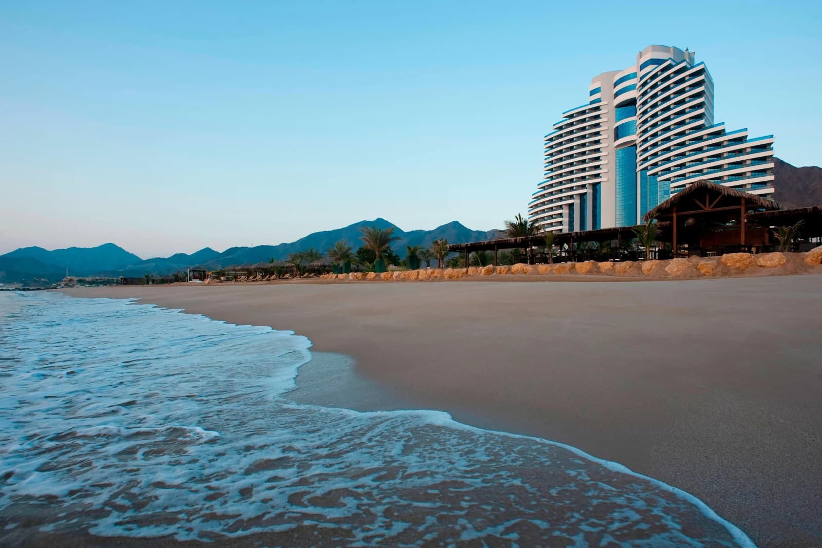 Le Meridien Al Aqah Beach Resort: Beach Exterior