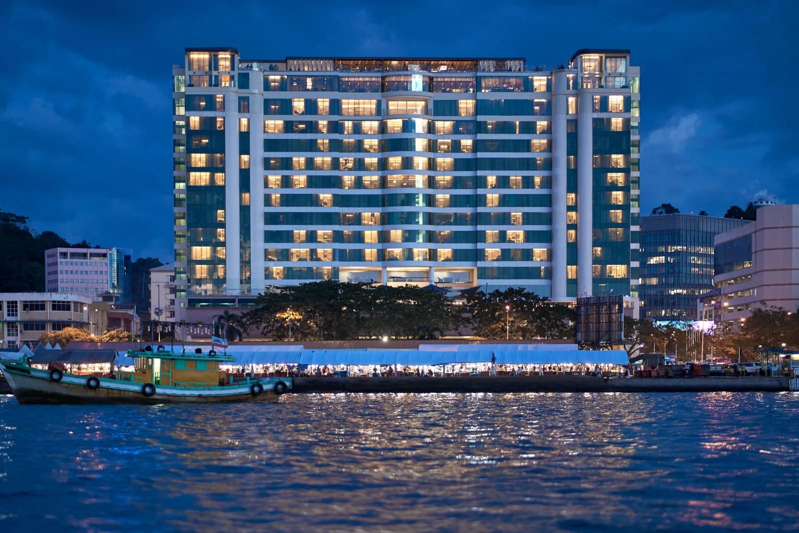 Le Meridien Kota Kinabalu: Exterior